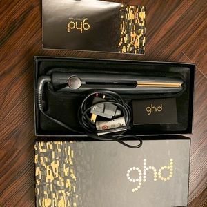 Ghd 1 inch ceramic straightener.